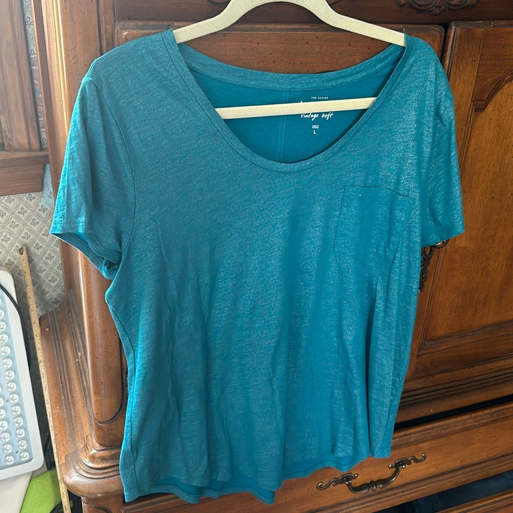Teal tee with a gold shimmer running thru out